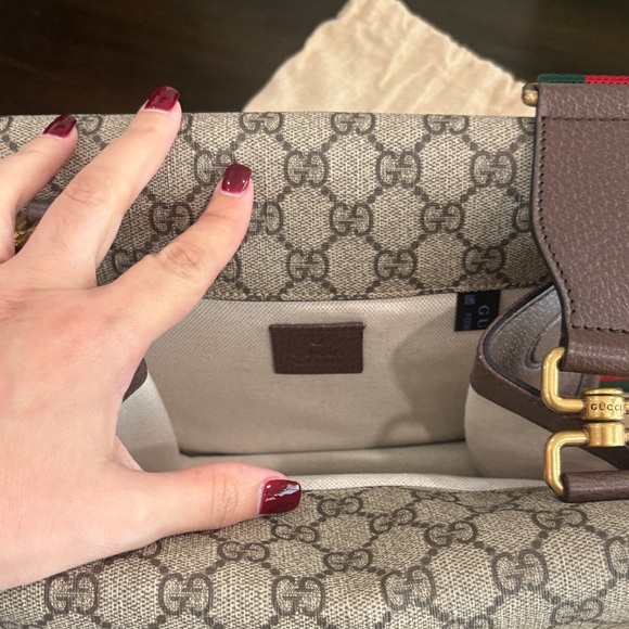Gucci GG Supreme Canvas Crossbody Bag with Web Strap - Brown/Tan/Green/Red - Picture 4 of 5